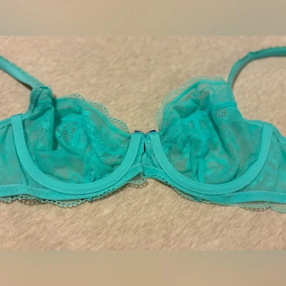 ✨New✨Victoria’s Secret Lace Bra & Body by Victoria Set in Bright Sunsine & Teal✨